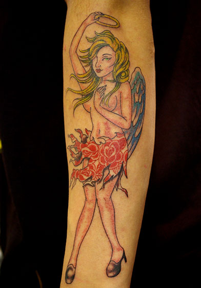 ピンナップガールのタトゥーの意味 大阪 タトゥースタジオ Lucky Round Tattoo 刺青