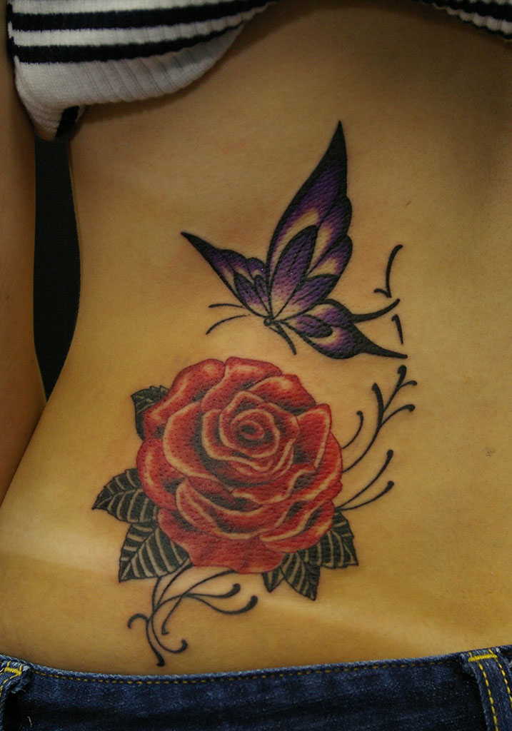 薔薇と蝶のタトゥー画像 大阪 Lucky Round Tattoo 刺青