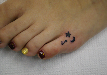星と月と音符のタトゥー [足の小指] 15