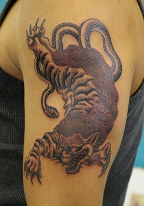 大阪 LUCKY ROUND TATTOO の鵺のタトゥー