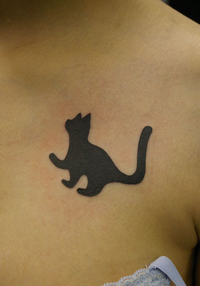 LUCKY ROUND TATTOOの猫のシルエットのタトゥー