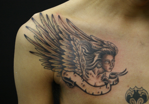 LUCKY ROUND TATTOOの翼を持つ女神のタトゥー