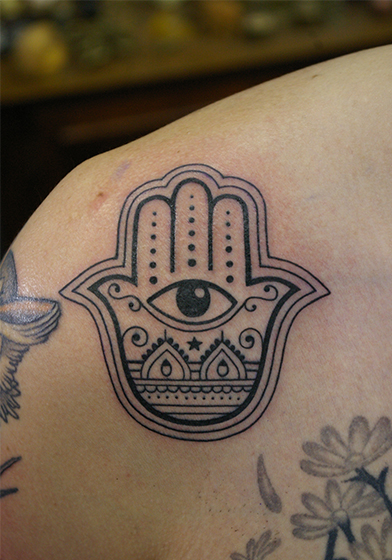 大阪LUCKY ROUND TATTOOのハムサのタトゥー