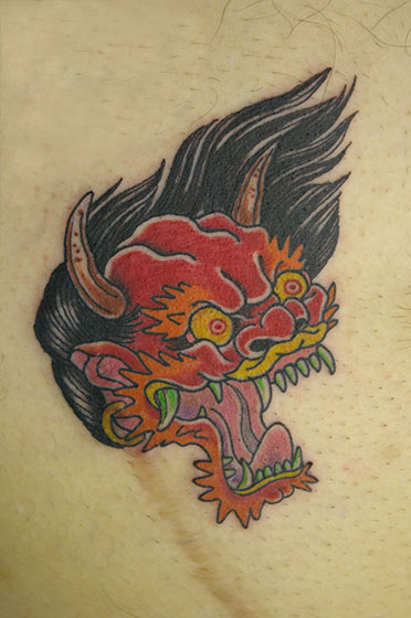 LUCKY ROUND TATTOOの赤鬼のタトゥー