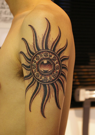 LUCKY ROUND TATTOOの太陽のタトゥー