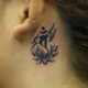 梵字と蓮の花のタトゥー