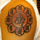 梵字と八角形のタトゥー