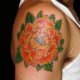 オレンジ色の牡丹のタトゥー