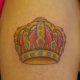 ピンクの王冠のタトゥー