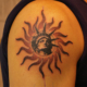 自由の女神と太陽のタトゥー