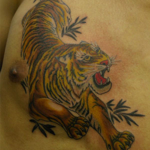 虎と竹のタトゥー