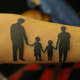 家族写真のシルエットのタトゥー