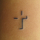 極小の十字架のタトゥー