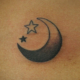 月と星のタトゥー