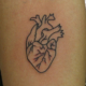 ラインワークの心臓のタトゥー