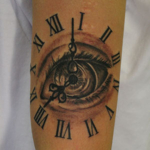 時計と目のタトゥー
