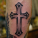 十字架のタトゥー