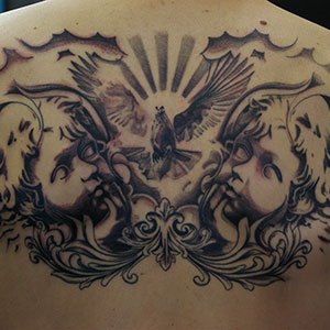 鳩と天使のタトゥー