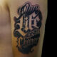 「One Life One Chance」のスクリプトのタトゥー