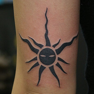 太陽の塔の黒い太陽のタトゥー